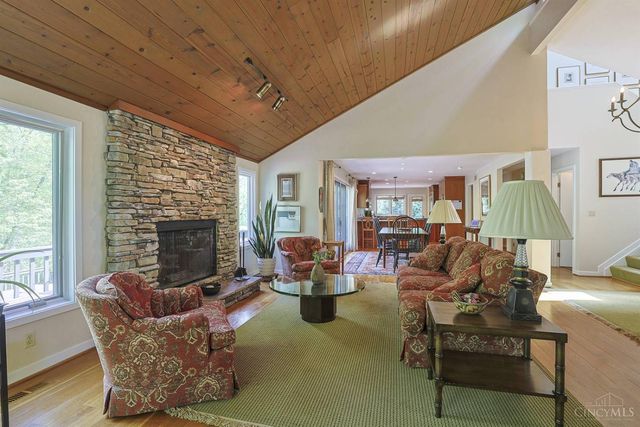 26 Trailbridge Drive, Blue Ash, OH 45241