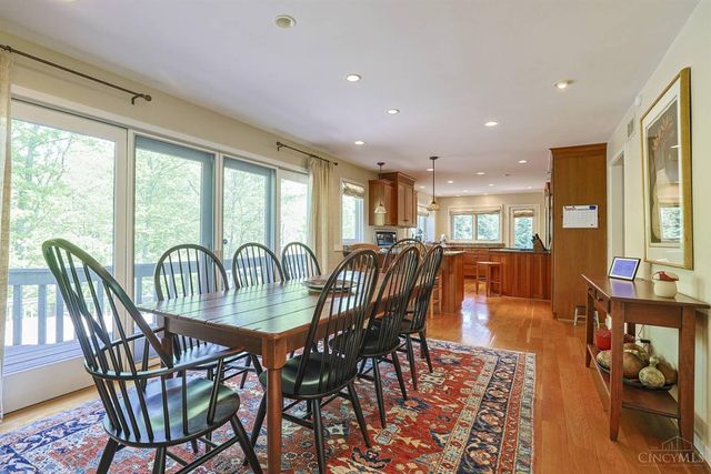 26 Trailbridge Drive, Blue Ash, OH 45241