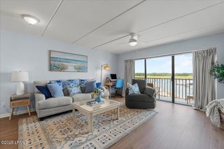 100 Helmsman Way Apt 214, Hilton Head Island, SC 29928