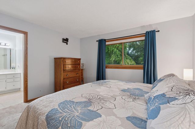 1603 Raindrop Drive, Eagan, MN 55121