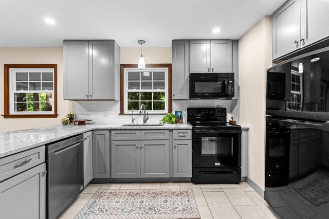 2835 PINCH RD, Manheim, PA 17545