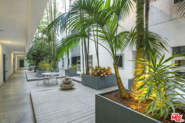 630 W 6th Street 303, Los Angeles, CA 90017