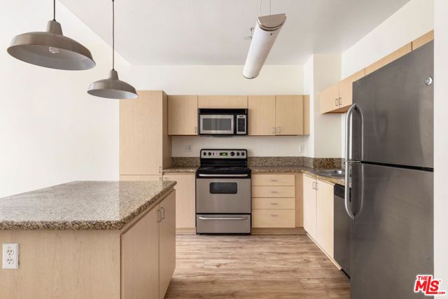 630 W 6th Street 303, Los Angeles, CA 90017