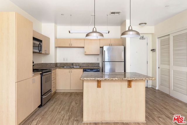 630 W 6th Street 303, Los Angeles, CA 90017