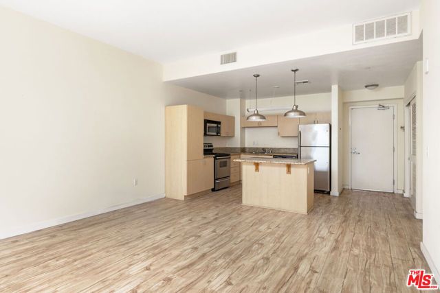 630 W 6th Street 303, Los Angeles, CA 90017