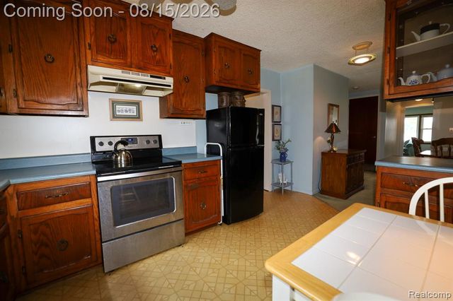 9556 Round Lake Boulevard, White Lake, MI 48386