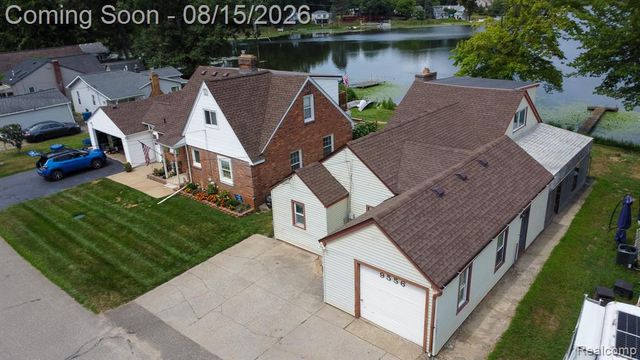 9556 Round Lake Boulevard, White Lake, MI 48386
