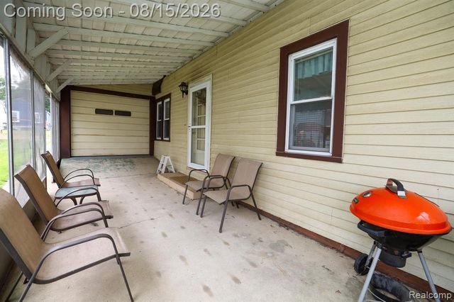 9556 Round Lake Boulevard, White Lake, MI 48386