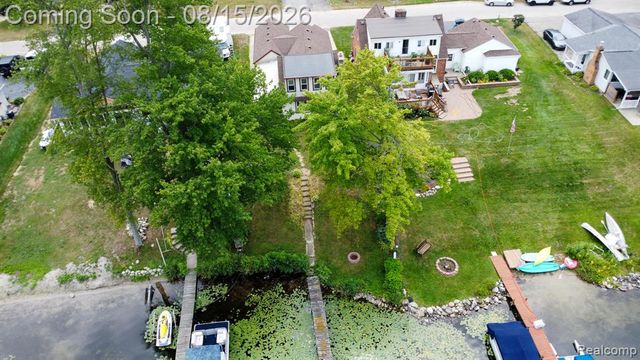 9556 Round Lake Boulevard, White Lake, MI 48386