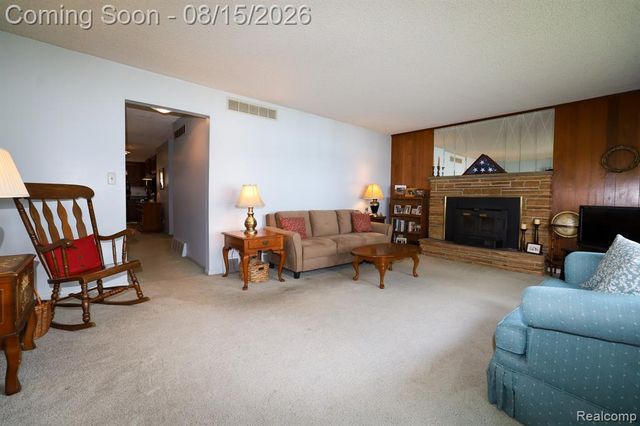 9556 Round Lake Boulevard, White Lake, MI 48386
