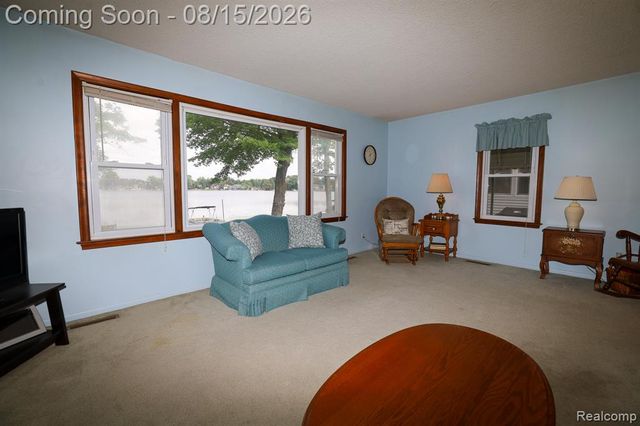 9556 Round Lake Boulevard, White Lake, MI 48386