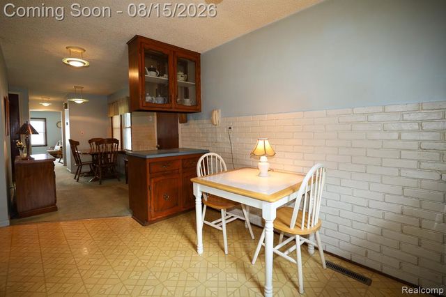 9556 Round Lake Boulevard, White Lake, MI 48386