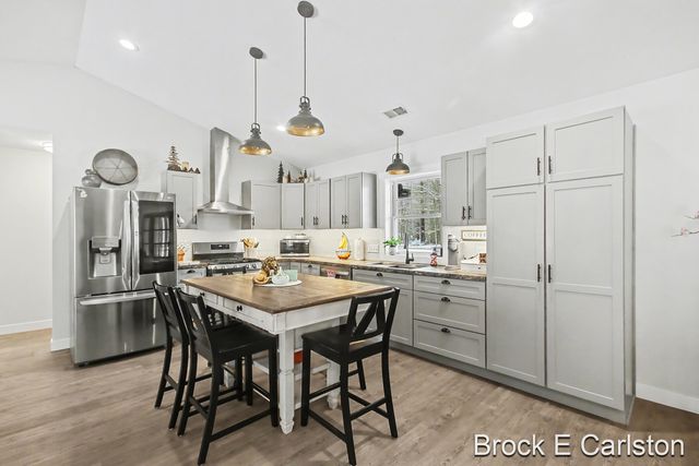 19200 Glendale Circle, Spring Lake Twp, MI 49456