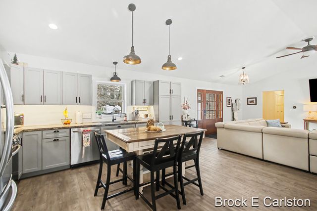 19200 Glendale Circle, Spring Lake Twp, MI 49456