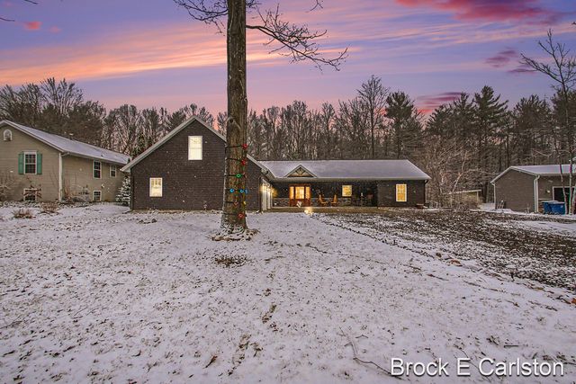 19200 Glendale Circle, Spring Lake Twp, MI 49456