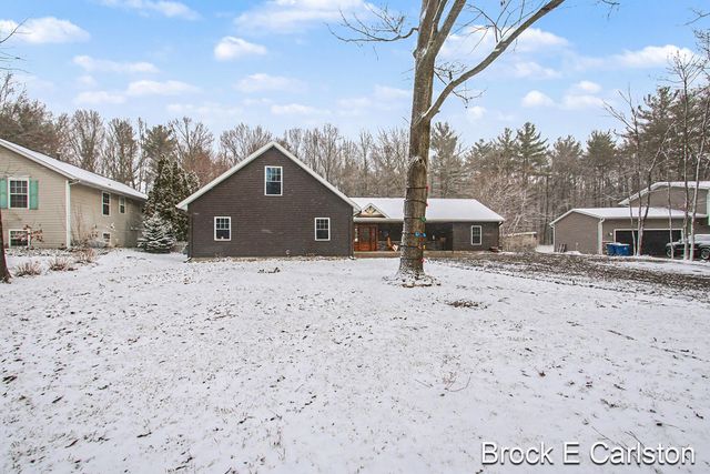 19200 Glendale Circle, Spring Lake Twp, MI 49456