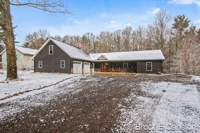 19200 Glendale Circle, Spring Lake Twp, MI 49456