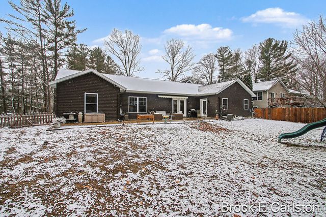 19200 Glendale Circle, Spring Lake Twp, MI 49456