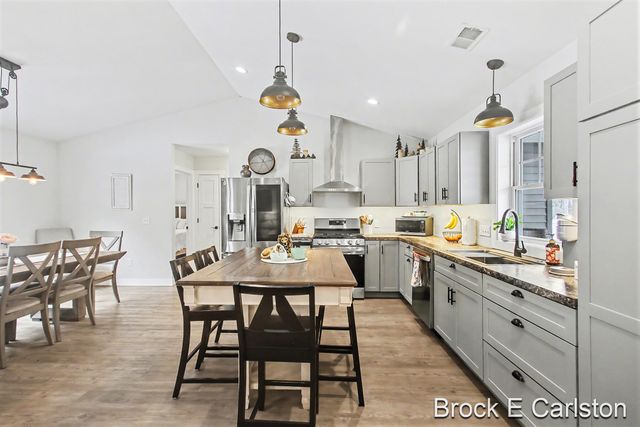 19200 Glendale Circle, Spring Lake Twp, MI 49456