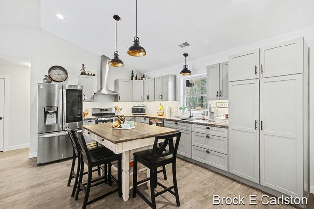 19200 Glendale Circle, Spring Lake Twp, MI 49456