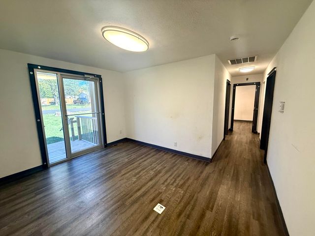 3344 W Farm Rd 146, Springfield, MO 65807