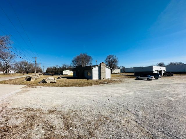 3344 W Farm Rd 146, Springfield, MO 65807