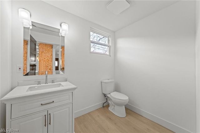 1422 W 77th Street, Cleveland, OH 44102