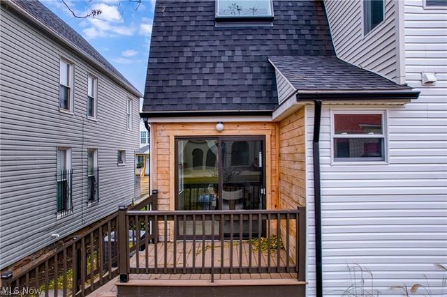 1422 W 77th Street, Cleveland, OH 44102
