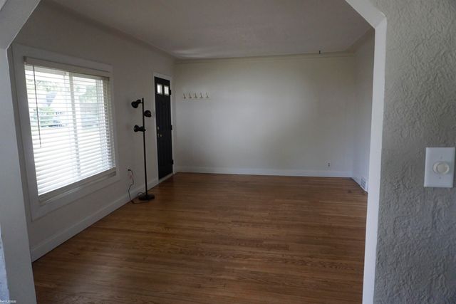 27129 Osmun Street, Madison Heights, MI 48071