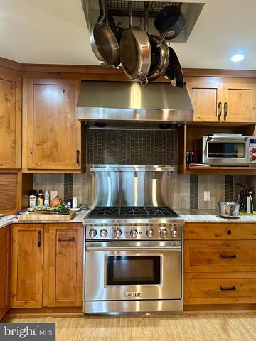 2519 BUCKELEW DR, Falls Church, VA 22046