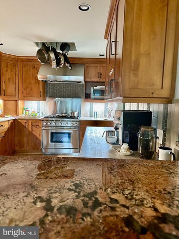 2519 BUCKELEW DR, Falls Church, VA 22046