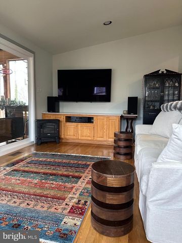 2519 BUCKELEW DR, Falls Church, VA 22046