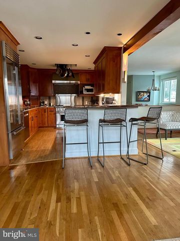 2519 BUCKELEW DR, Falls Church, VA 22046