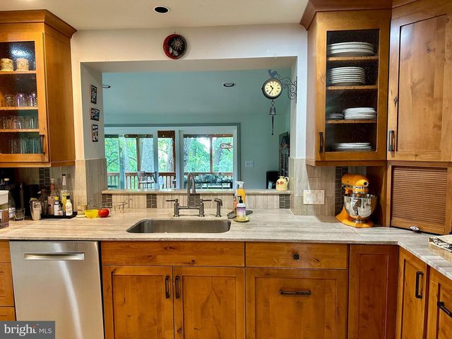 2519 BUCKELEW DR, Falls Church, VA 22046