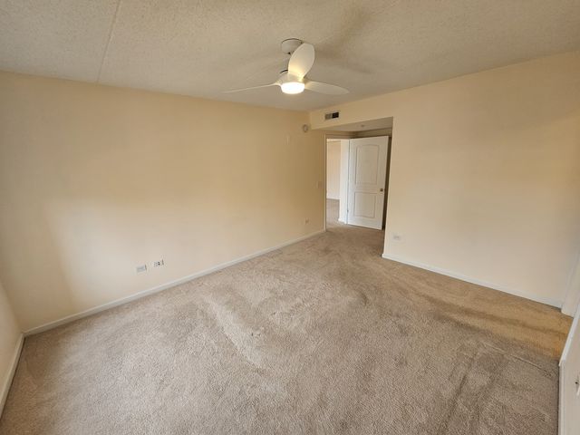 655 Perrie Drive 501, Elk Grove Village, IL 60007