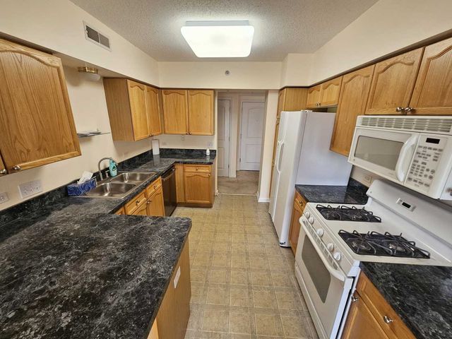 655 Perrie Drive 501, Elk Grove Village, IL 60007