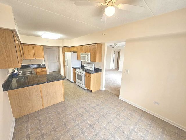 655 Perrie Drive 501, Elk Grove Village, IL 60007