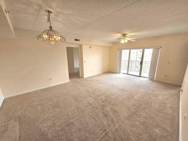 655 Perrie Drive 501, Elk Grove Village, IL 60007