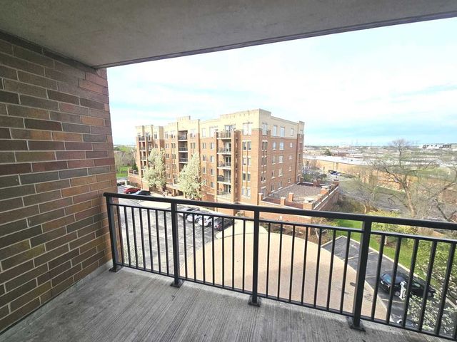 655 Perrie Drive 501, Elk Grove Village, IL 60007