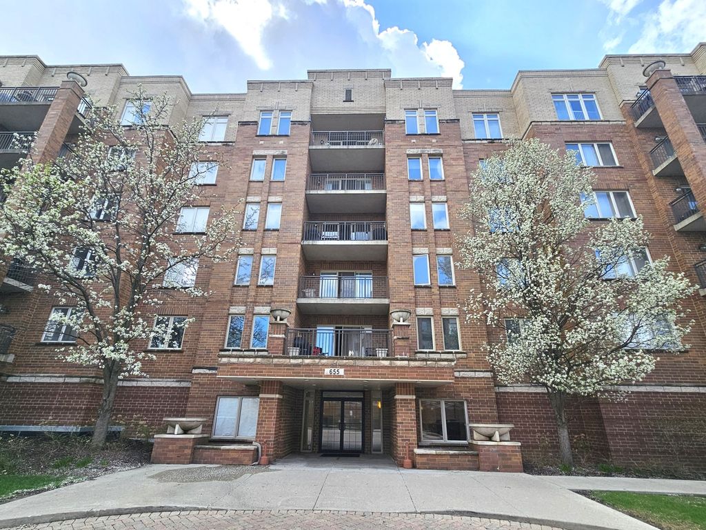 655 Perrie Drive 501, Elk Grove Village, IL 60007
