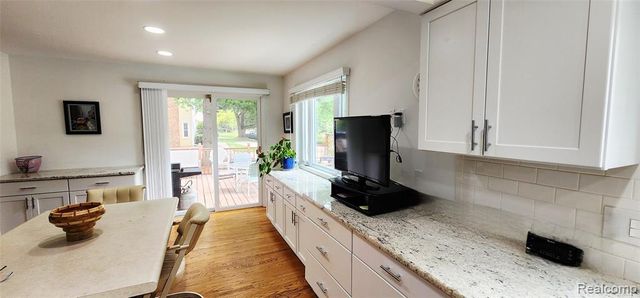 28740 Appleblossom Lane, Farmington, MI 48331