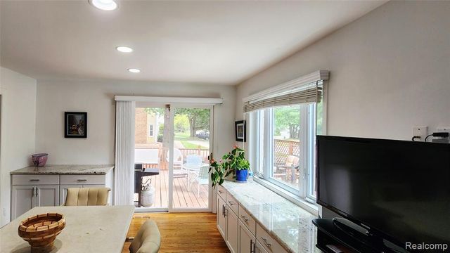 28740 Appleblossom Lane, Farmington, MI 48331