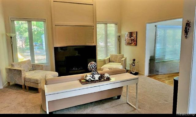 28740 Appleblossom Lane, Farmington, MI 48331