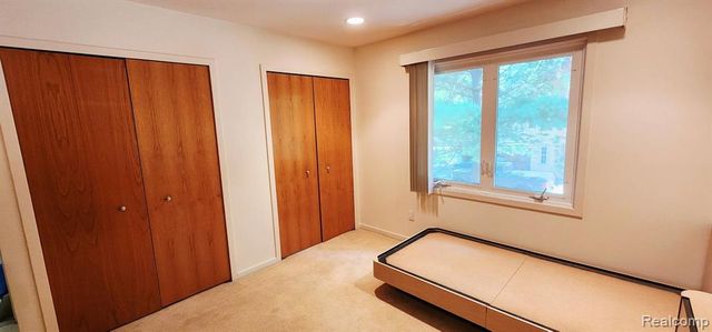28740 Appleblossom Lane, Farmington, MI 48331