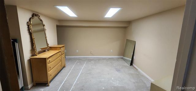 28740 Appleblossom Lane, Farmington, MI 48331