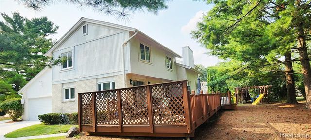 28740 Appleblossom Lane, Farmington, MI 48331