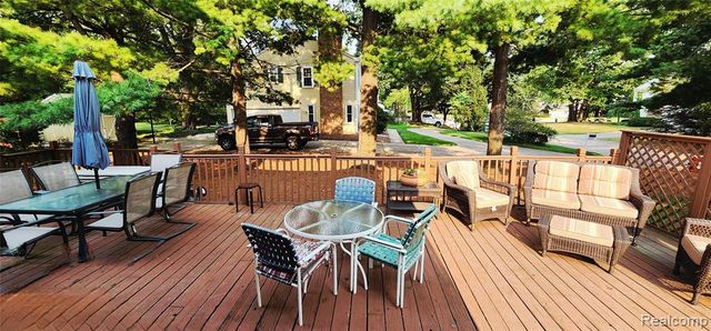 28740 Appleblossom Lane, Farmington, MI 48331