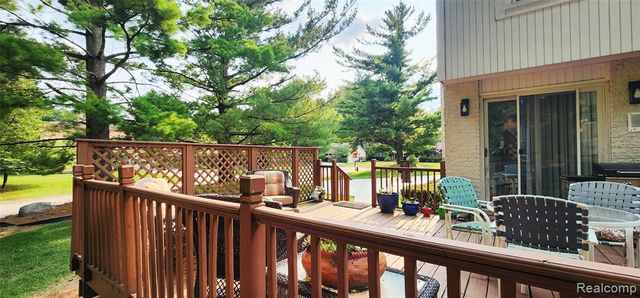 28740 Appleblossom Lane, Farmington, MI 48331