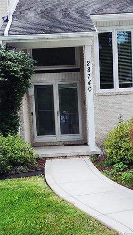 28740 Appleblossom Lane, Farmington, MI 48331