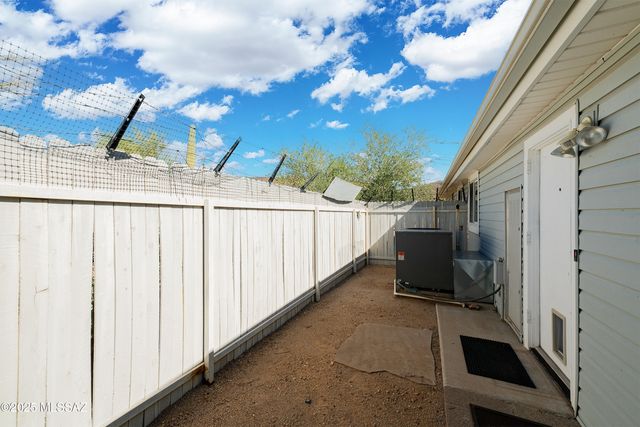 2081 S Diamond Bar Lane, Tucson, AZ 85713